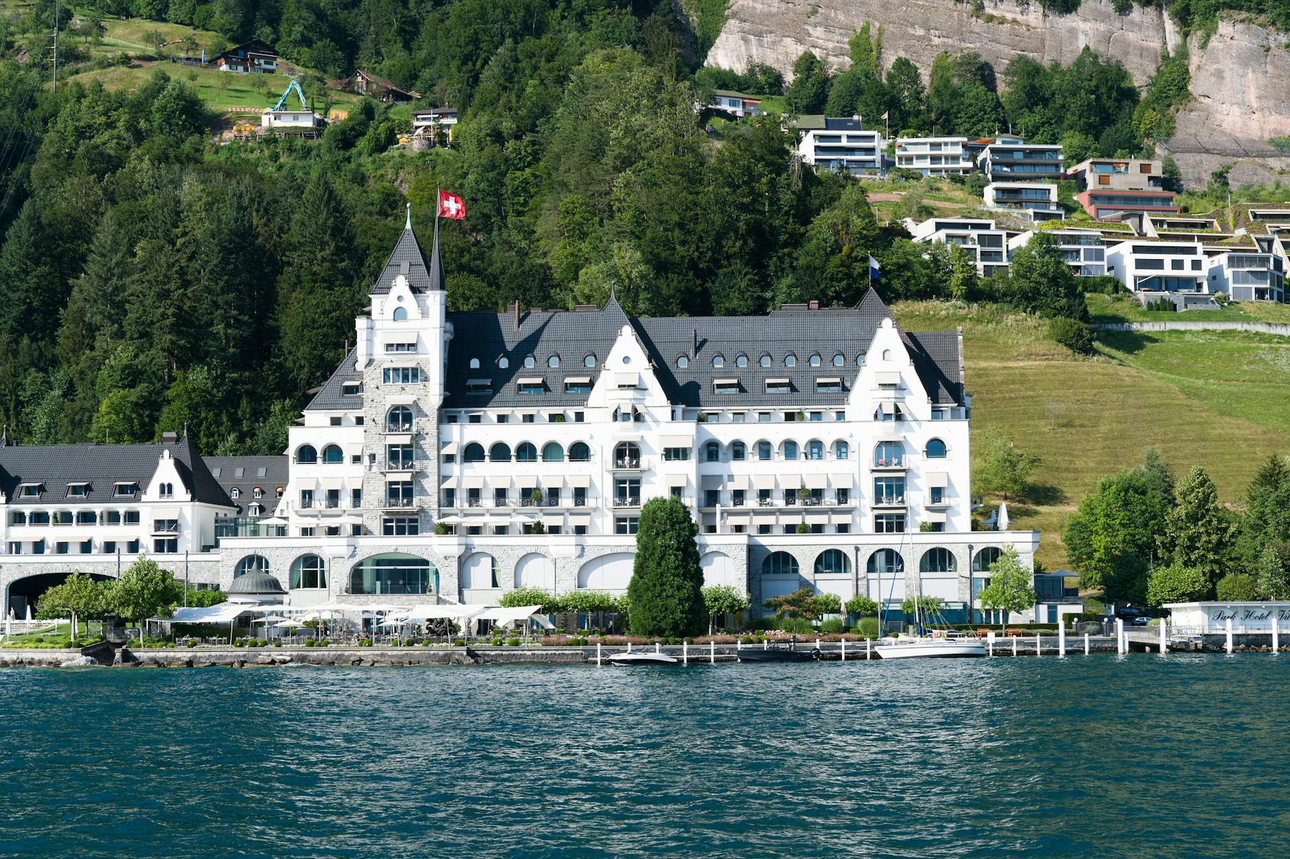 Ferienimmobilien in der Schweiz: Kauf, Finanzierung & Steuertipps 2025