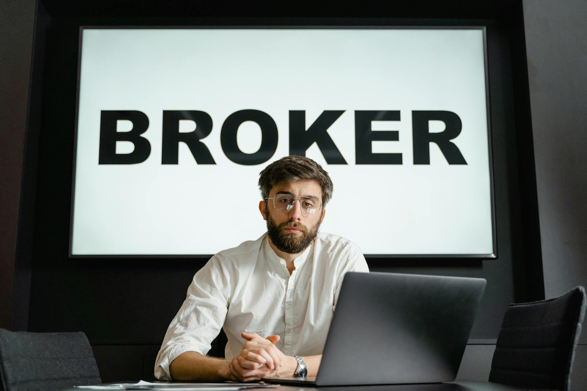 Swiss broker comparison